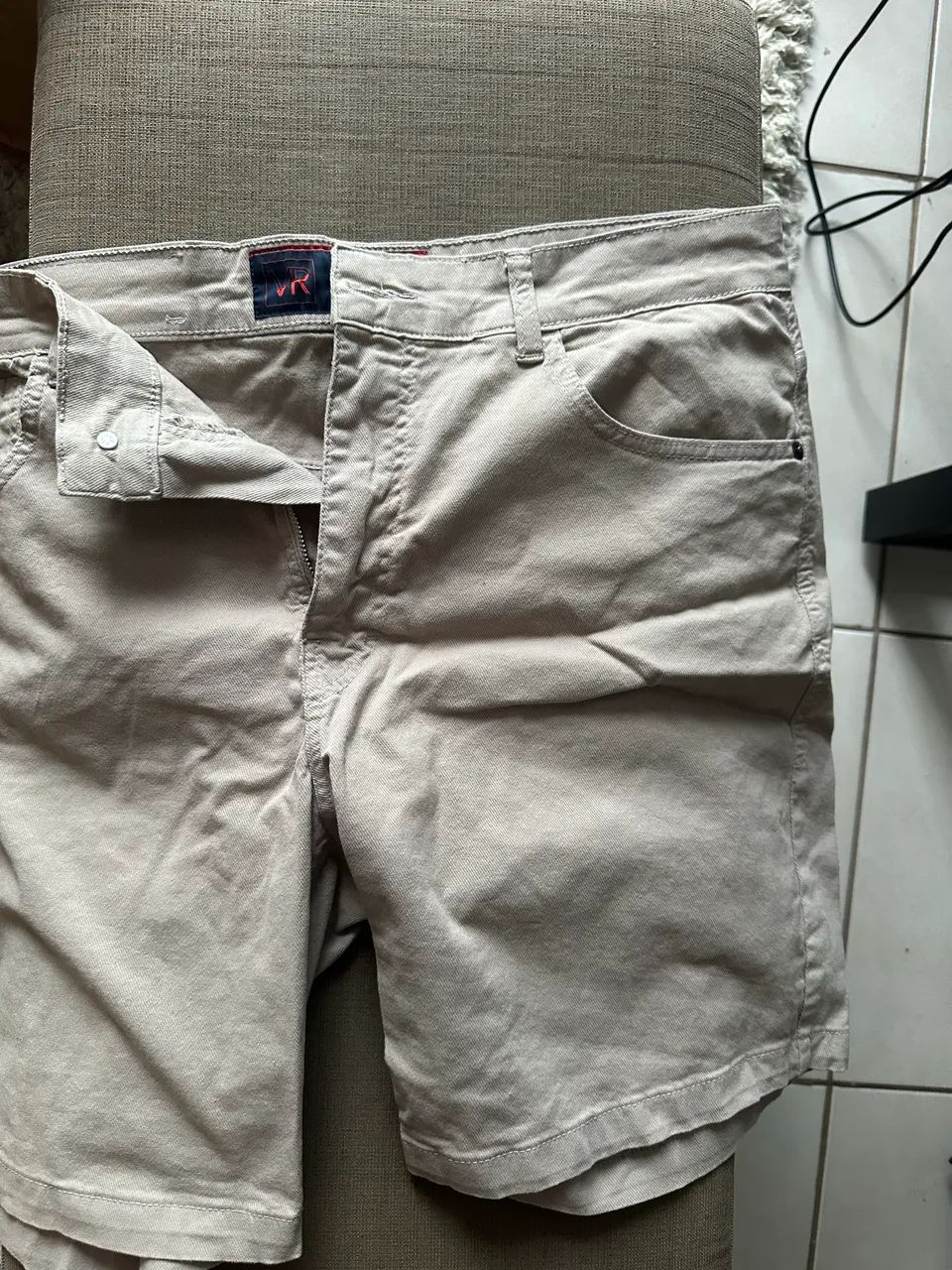 Calças e camisas 