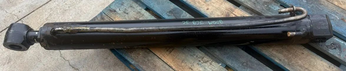 Cilindro hidráulico Braço boom retro JCB 3C p/n 561/60200 2