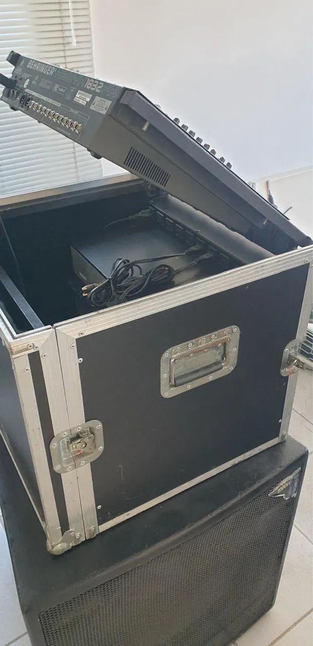 Mesa de som Xenyx 1832fx + CD + Rack - Foto 4