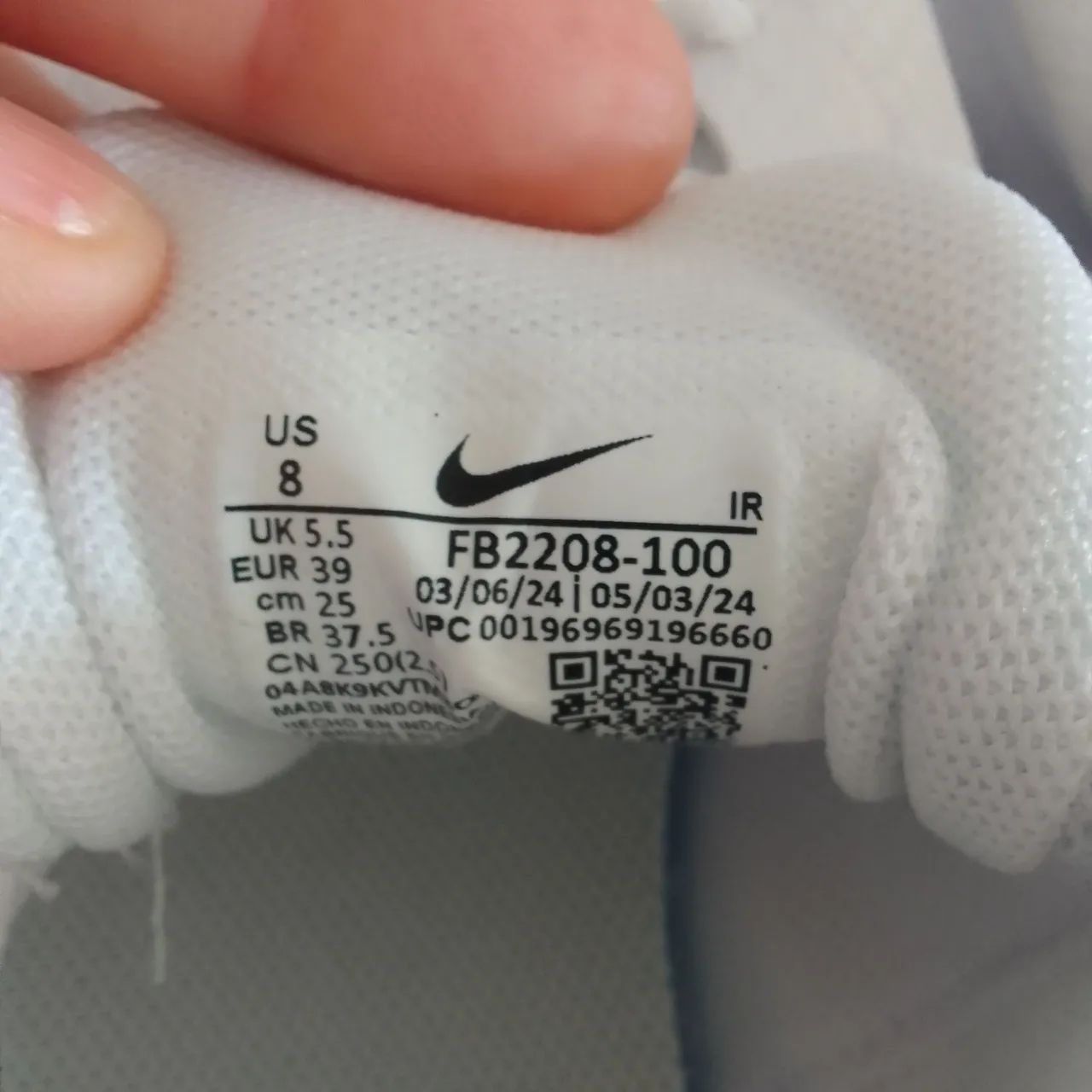 VENDO TÊNIS NIKE NOVO  - Foto 2