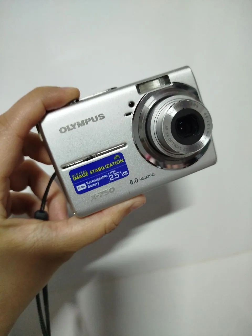 OLYMPUS X-750 デジタルカメラ Câmera digital Olympus x-750 6.0 MP - Câmeras e Filmadoras