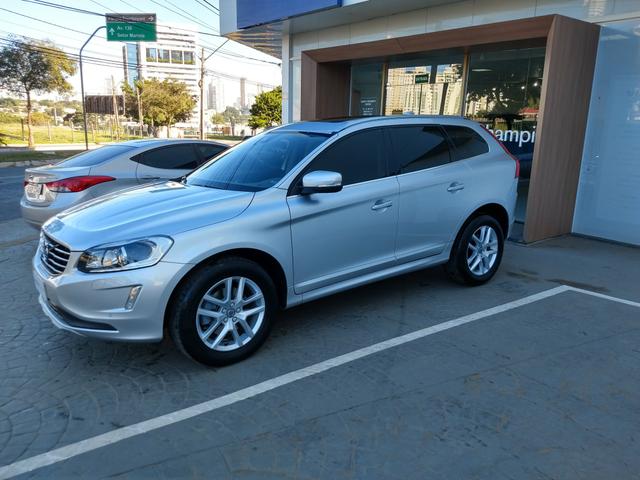 Volvo XC60 17/17 Momentum muito nova
