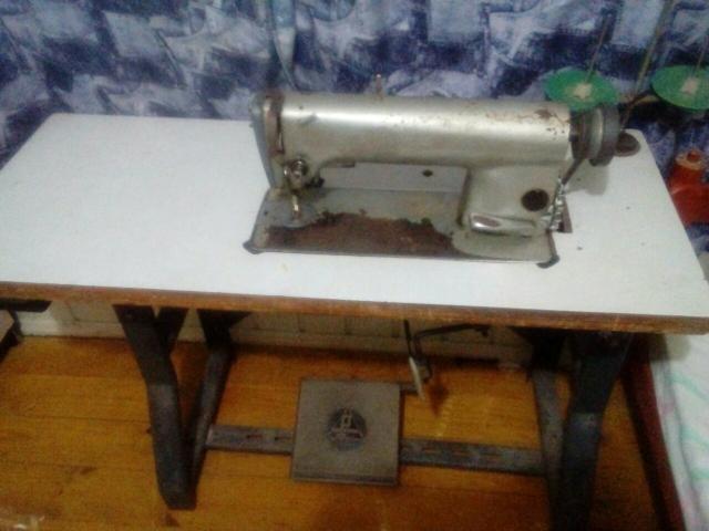 Vendo maquina reta industrial modelo mais antiga