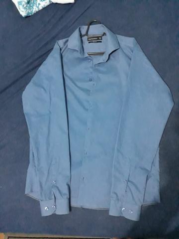 Camisa social azul usada poucas vezes