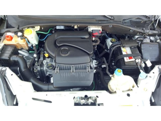 FIAT PUNTO 1.4 ATTRACTIVE 8V FLEX 4P 2014 - Foto 5