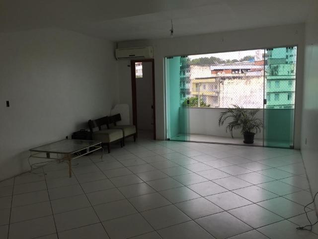 Apartamento no centro da cidade,amplo,garagem