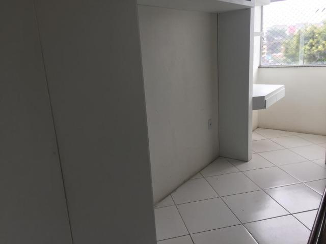 Apartamento no centro da cidade,amplo,garagem - Foto 6