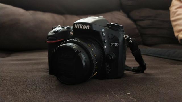 Câmera Nikon D7100 "Impecável"