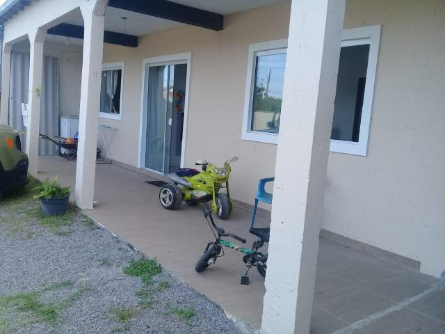 Alugo casa com piscina pinheira - Foto 6