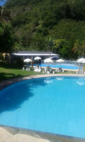 Chácara com triplex, área para festas com 3 piscinas e vagas p/ mais de 40 automóveis!! - Foto 2