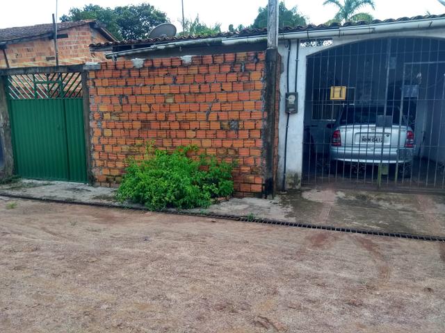 Vende-se uma casa