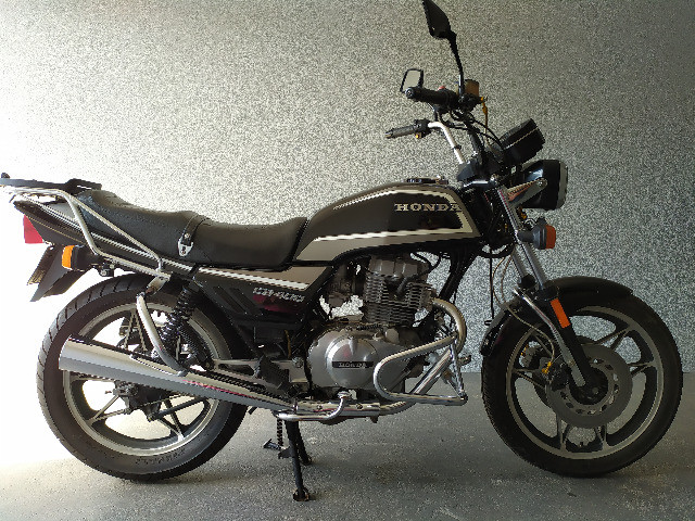 CB 400 Tucunaré - 84 - Preta/cinza