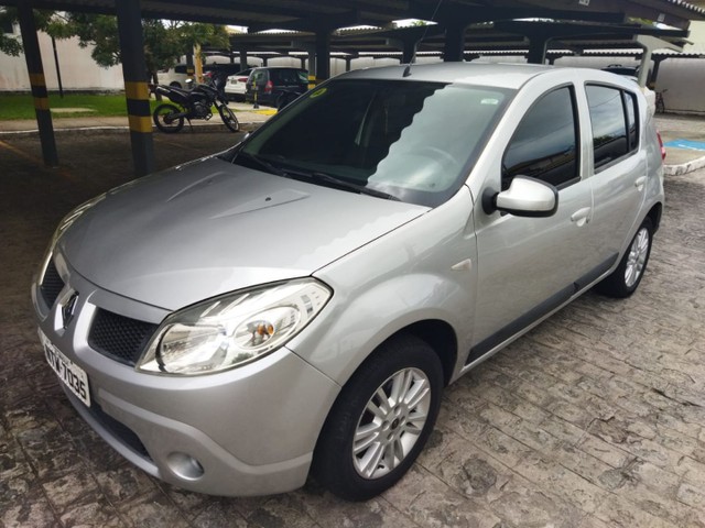 VENDO SANDERO COMPLETO