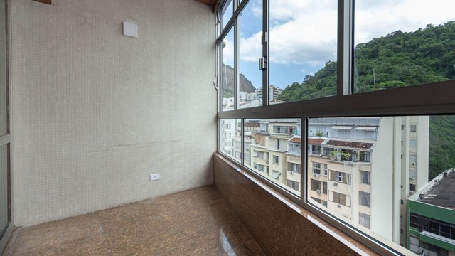 Apartamento para venda tem 120 metros quadrados com 2 quartos em Copacabana - Rio de Janei