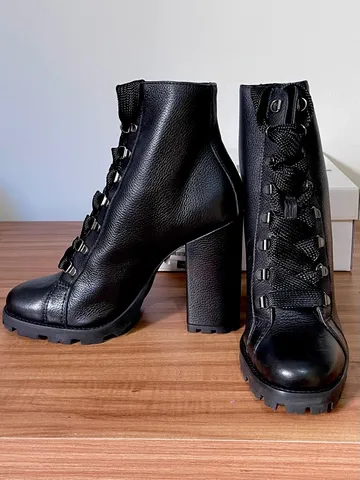 Coturno Schutz número 39 NEGOCIÁVEL