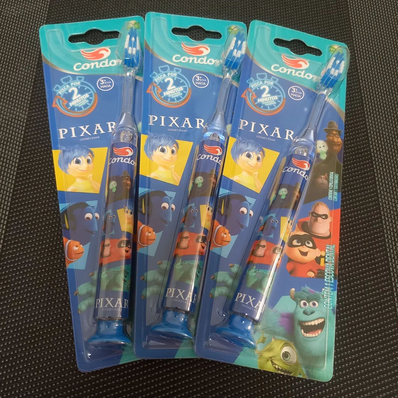 Escova dental Pixar com luz que pisca