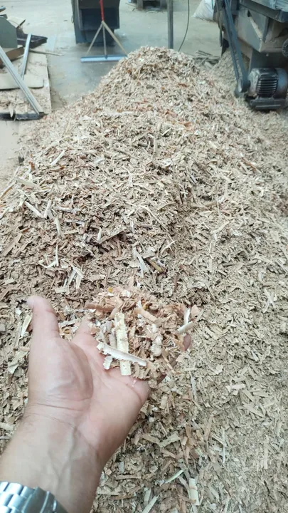 Maravalha em madeira para granja e criação de galinha aviário