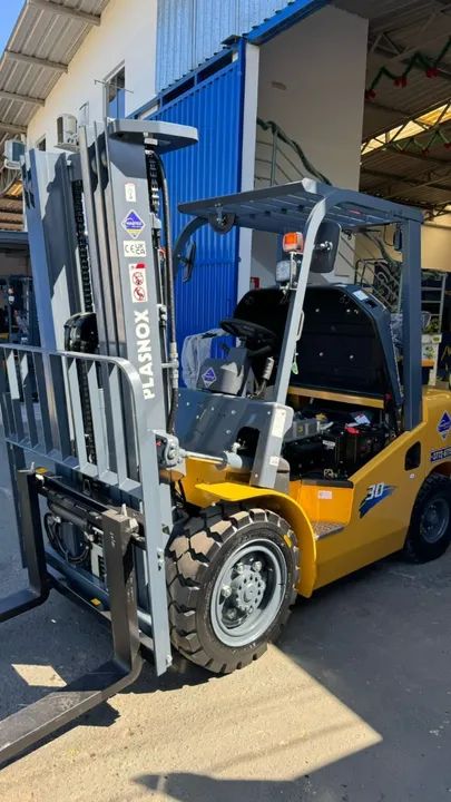 Empilhadeira Plasnox Cabinada| Nova| 3.000kg| Diesel | Torre 4.7mts
