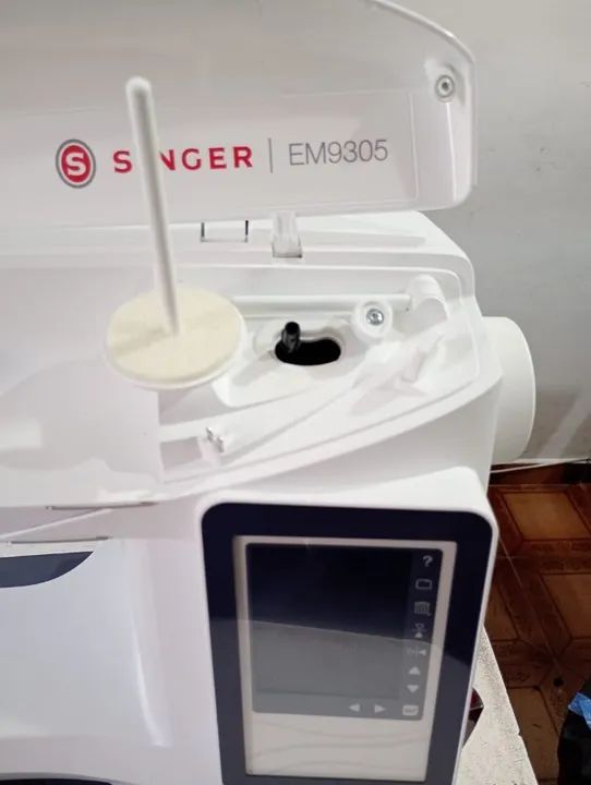 Máquina de bordar Singer EM9305. Nova. - Foto 2