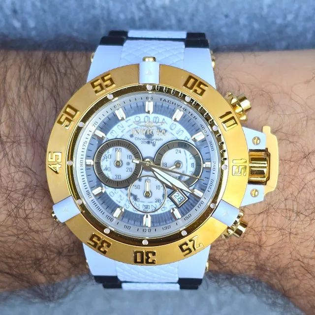 Relógio Invicta Subaqua Noma I I I Branco e Dourado em perfeito estado.