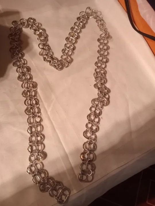 Cinto estreito em croche e lacre de latinhas