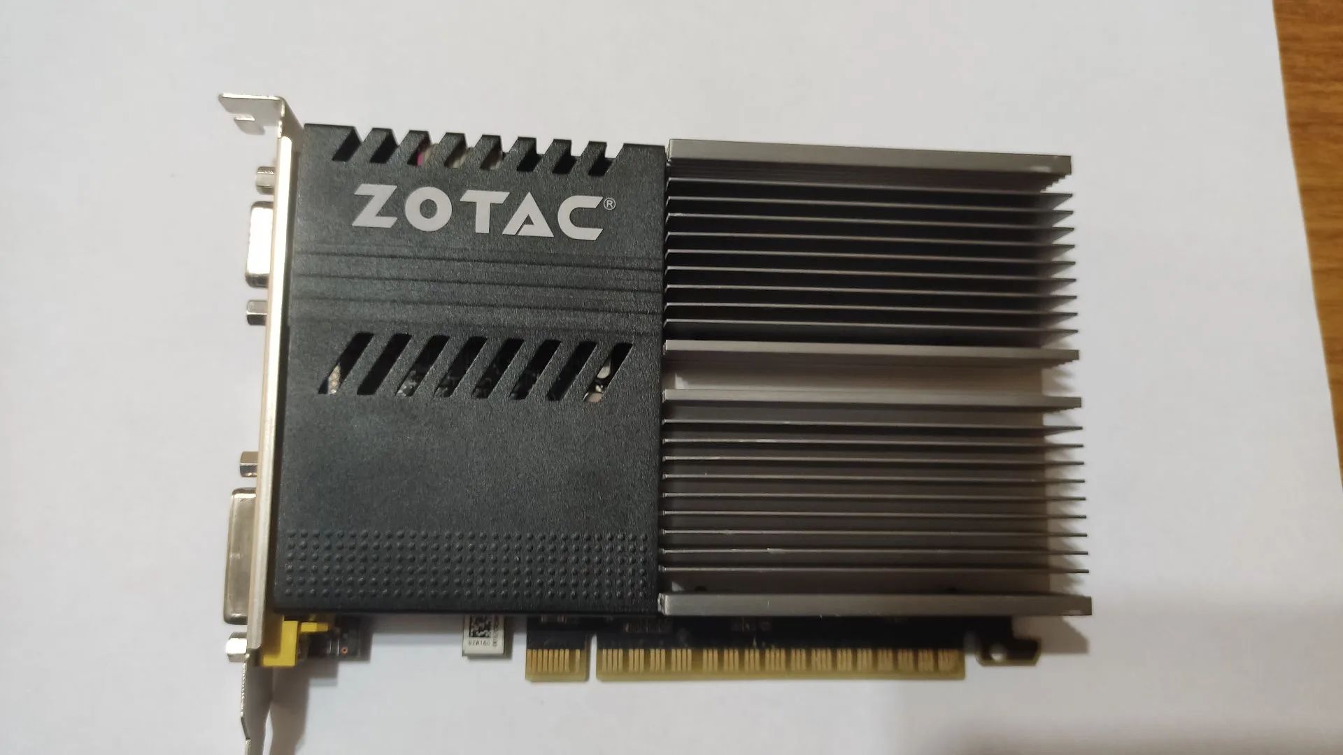 Placa de Vídeo Zotac Geforce 210 1Gb.