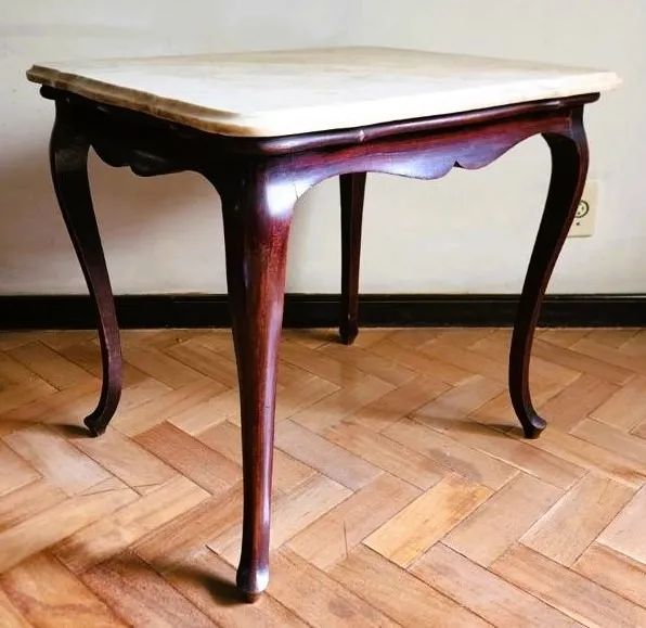 Mesa Apoio Estilo chipandelle confeccionado em madeira nobre Tampo Mármore chanfrado * 