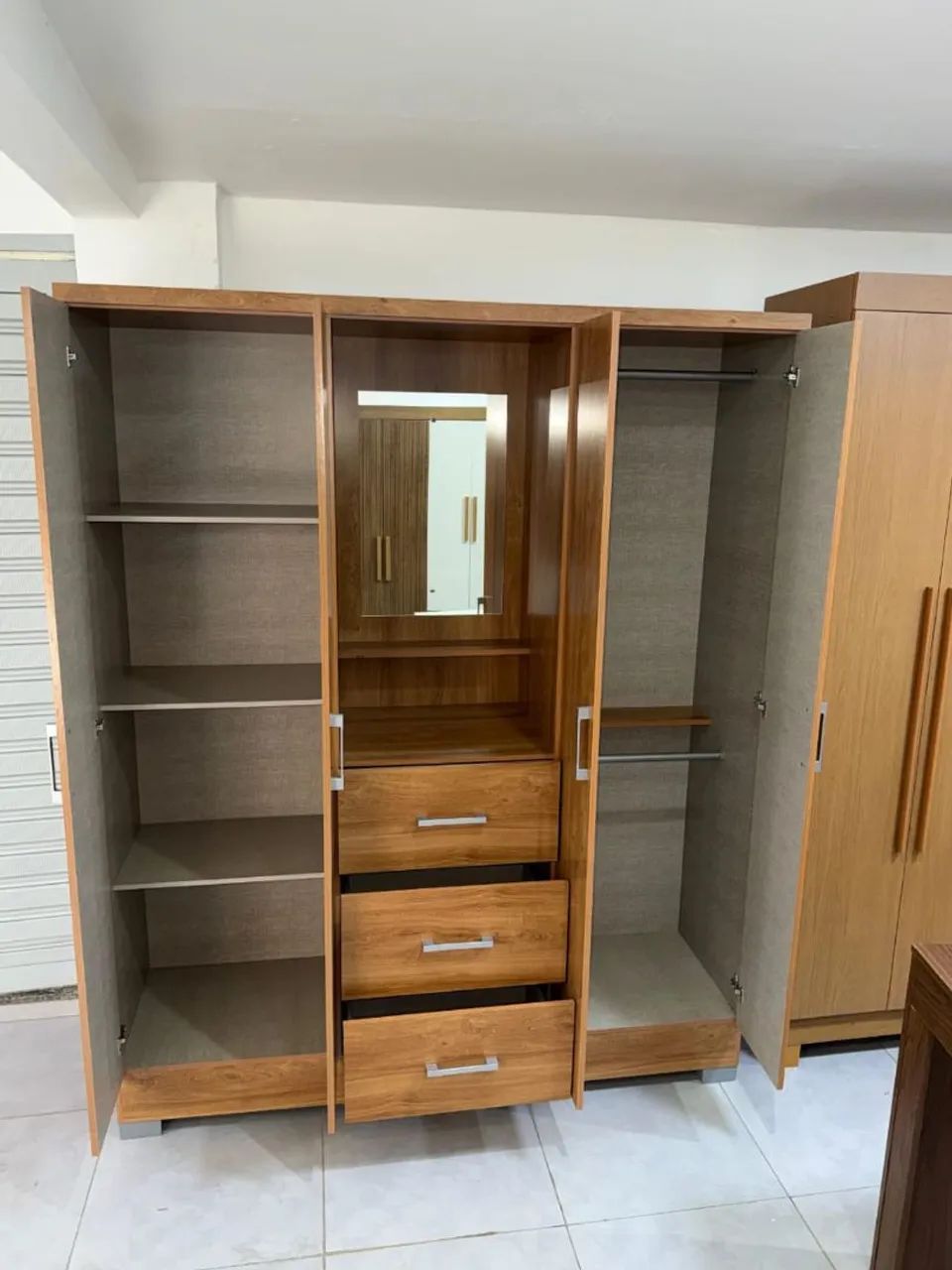 Guarda-Roupa de solteiro com Espelho - Foto 2