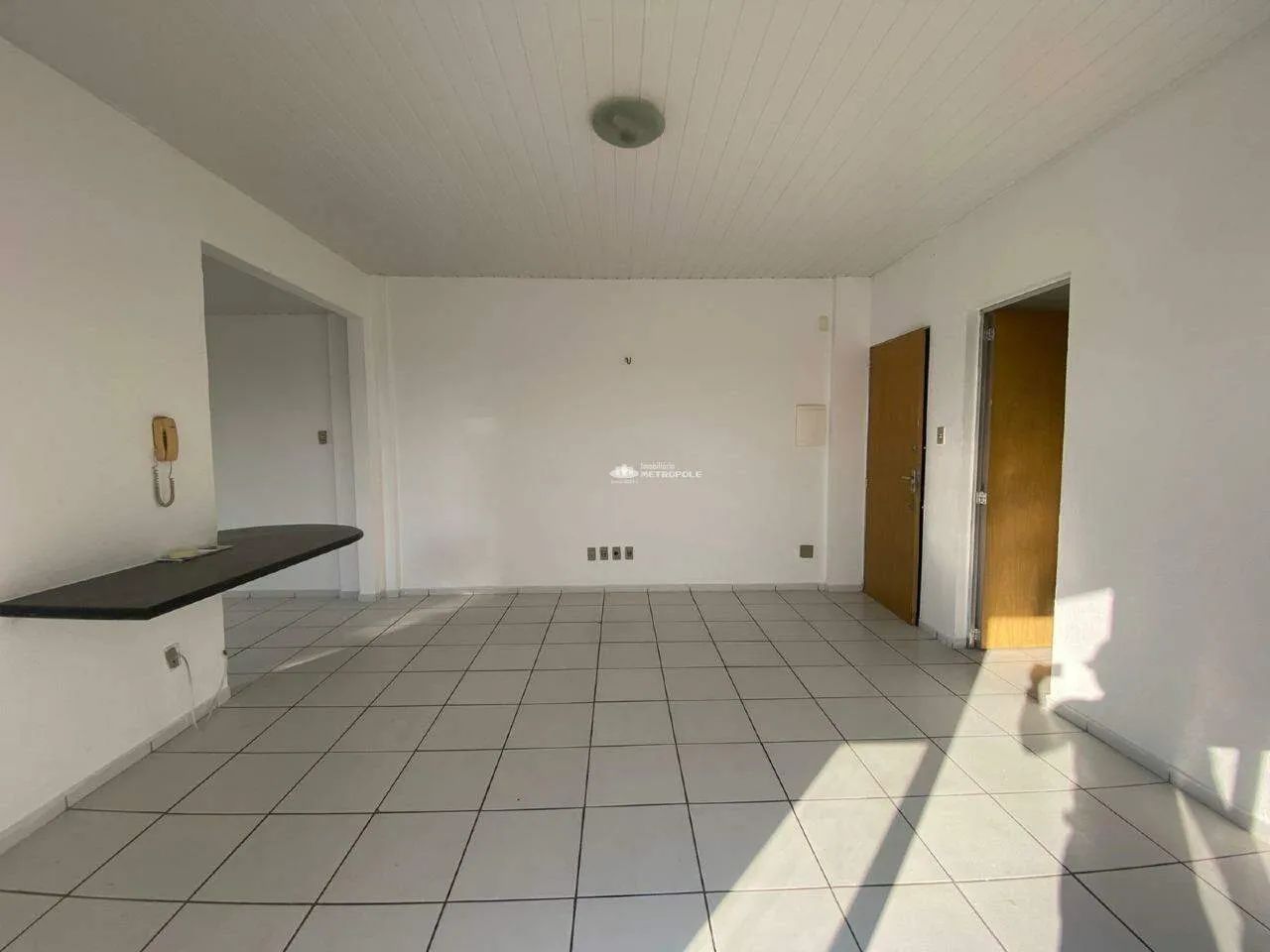 APARTAMENTO 2 QUARTOS (1 SUÍTE) COM VARANDA E GARAGEM COBERTA  EDIFÍCIO DOM CABRAL - Foto 3