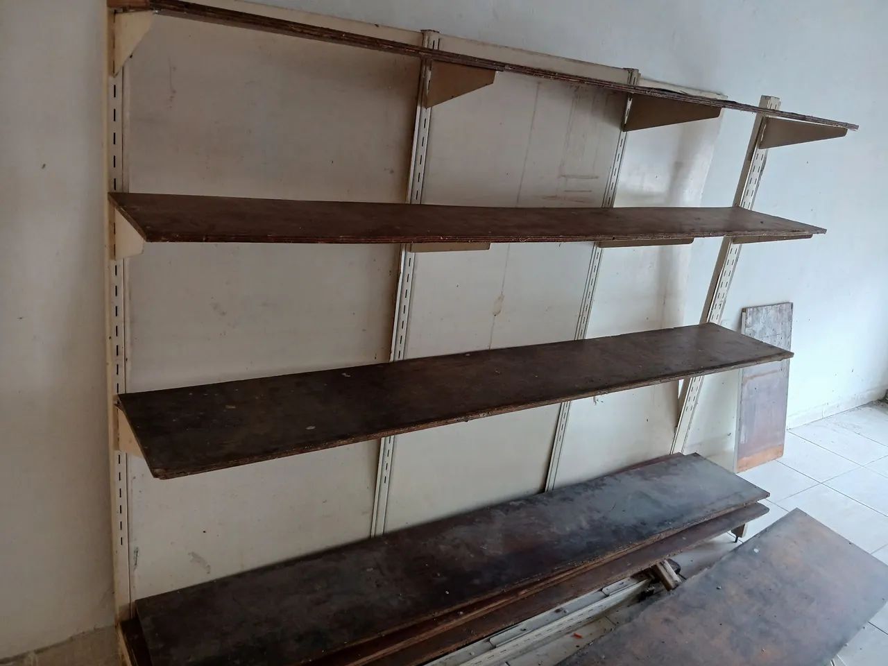 2 gôndolas de madeira e ferro. - Foto 2