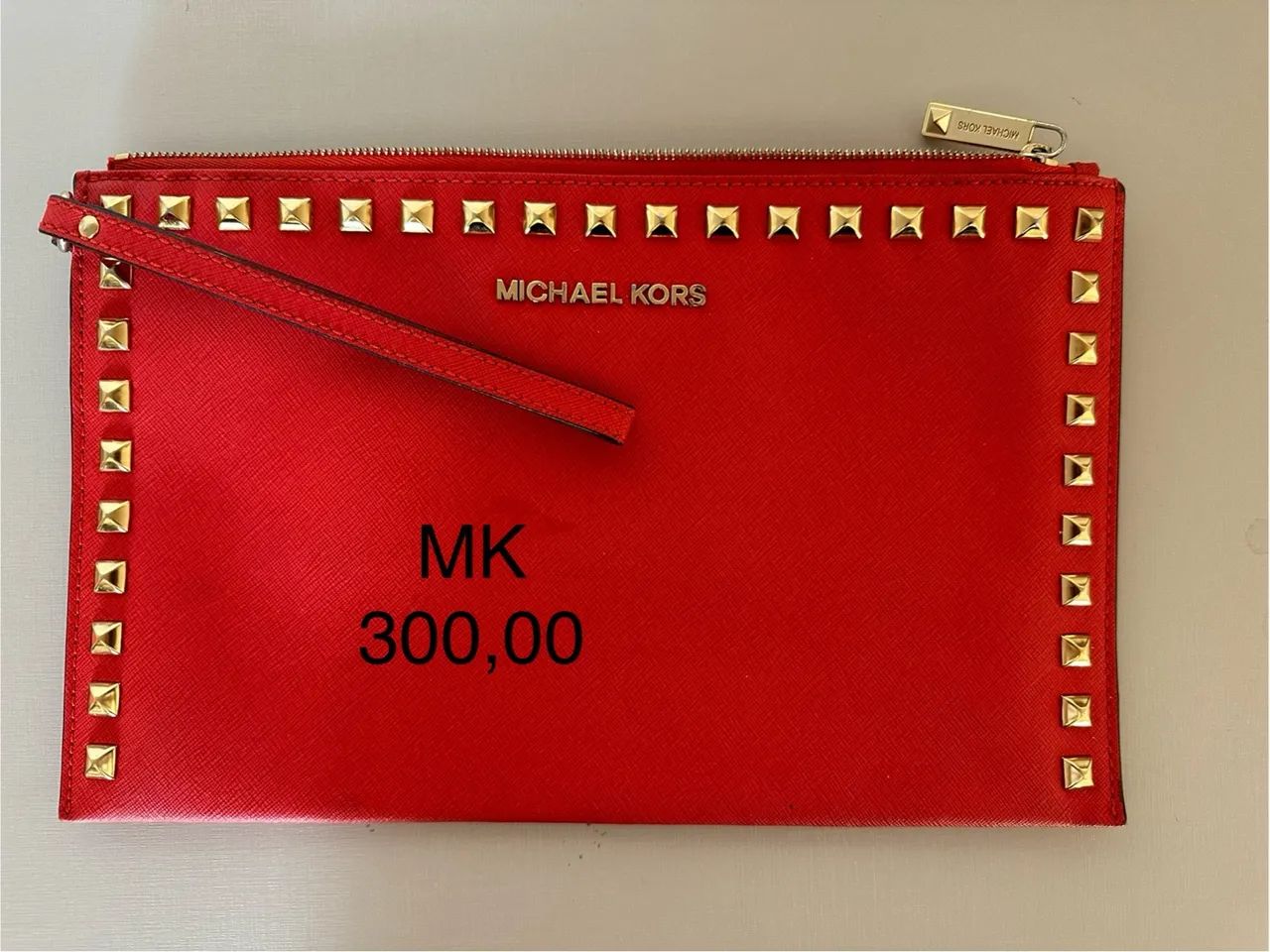 Bolsa Michael Kors vermelha com tachas