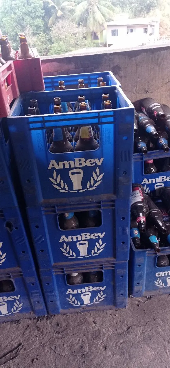 Caixas de cerveja AmBev