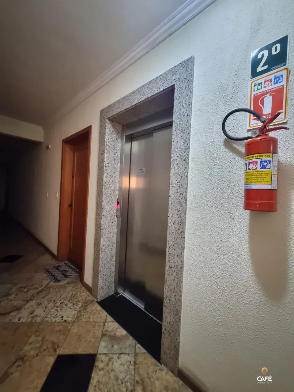 Apartamento à venda 3 dormitórios, elevador, churrasqueira - Foto 2