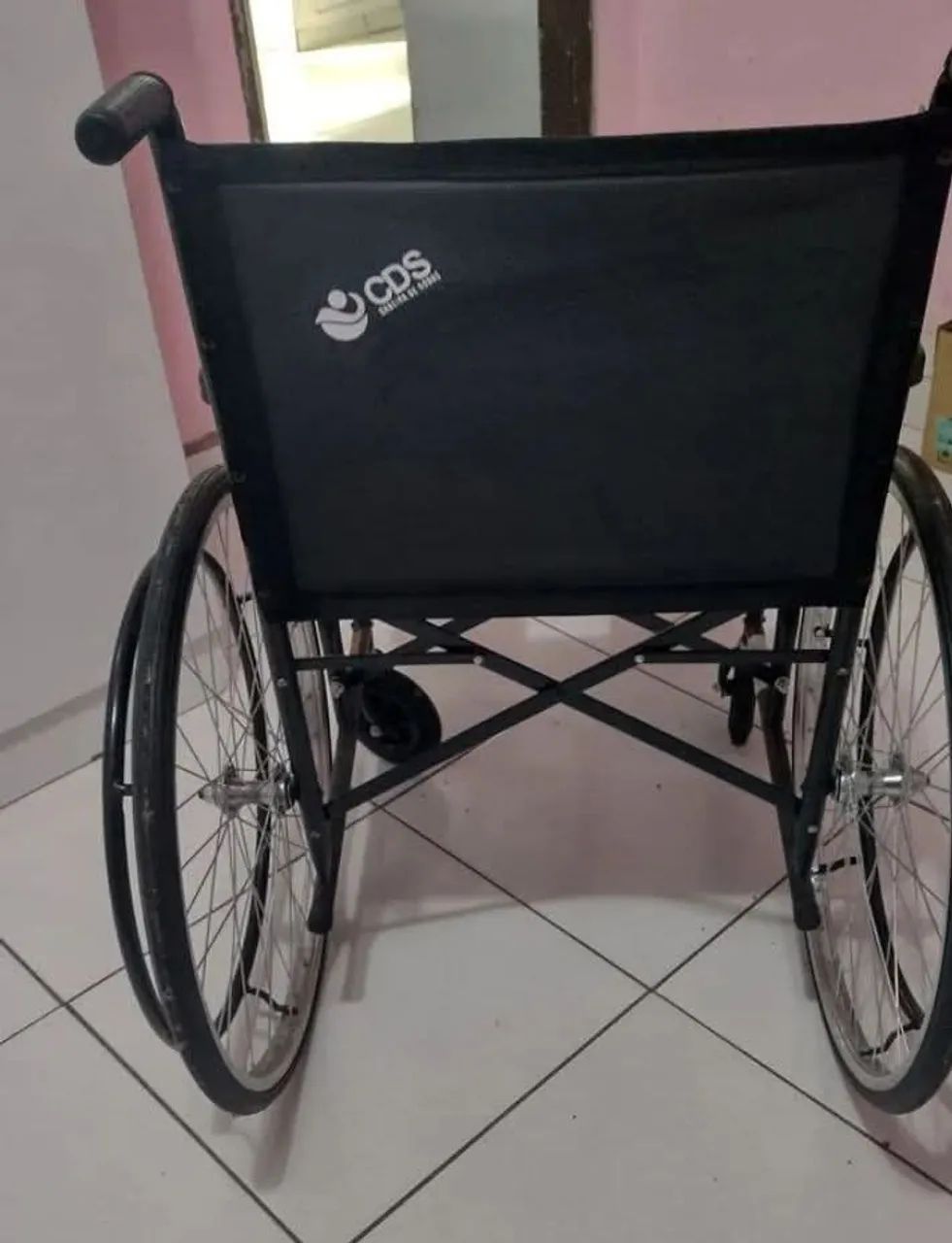Cadeira de Rodas, dobrável - R$399,99 - Foto 3