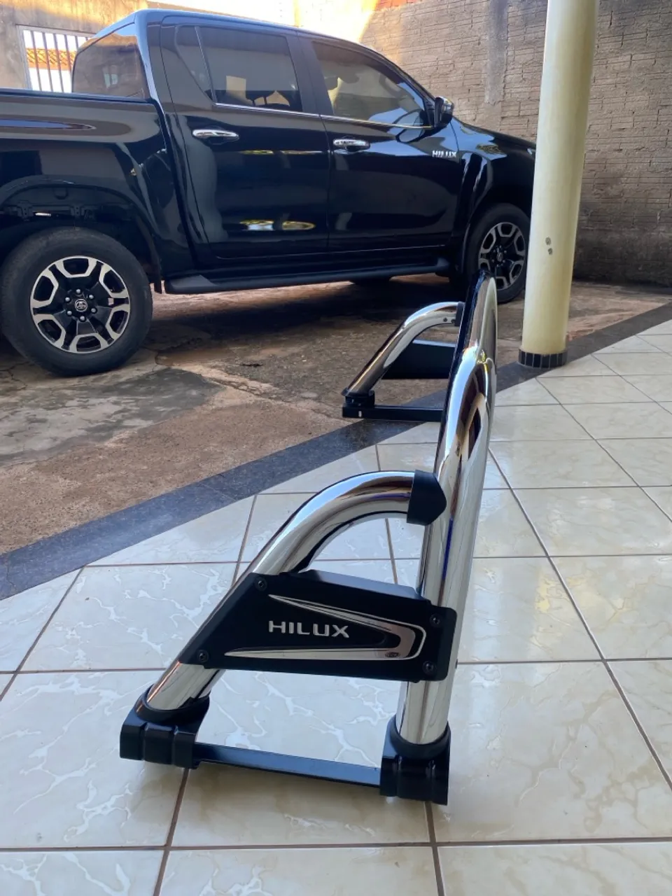 Santo Antonio original Toyota Hilux. Zero detalhes.