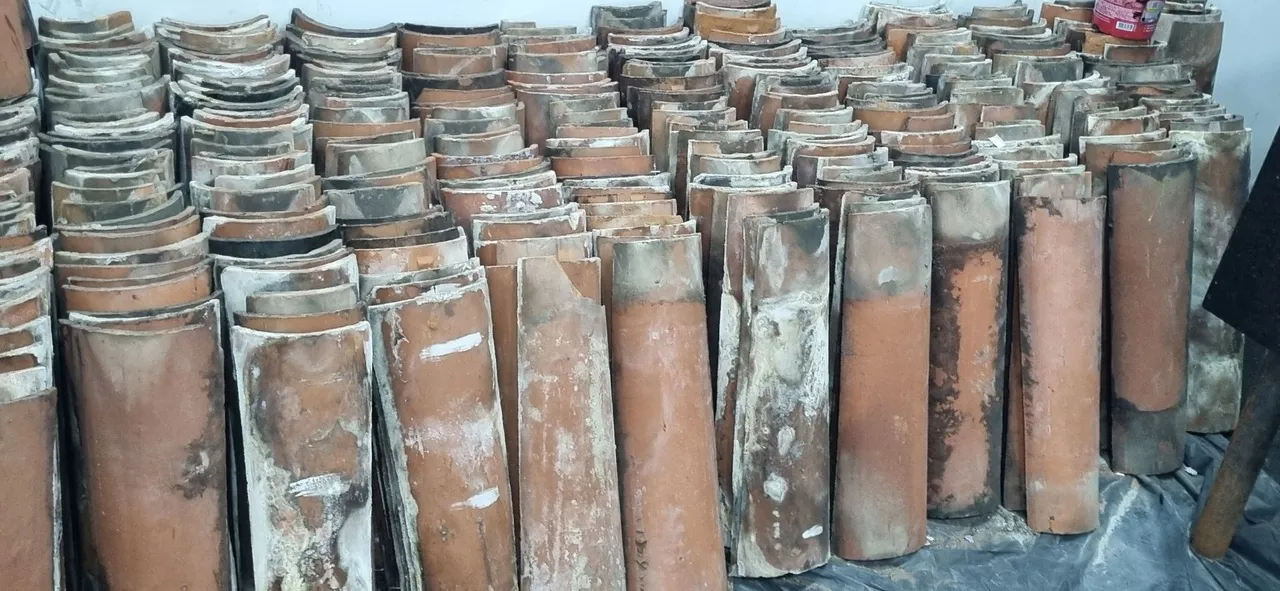 Telhas de cerâmica antigas para construção