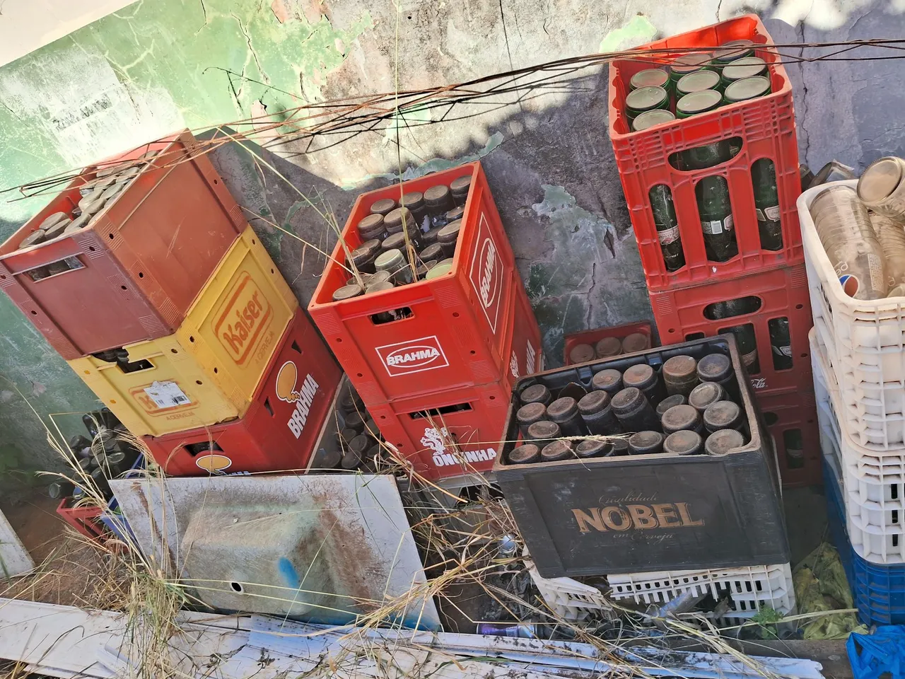 Caixas de cerveja vazias para comércio