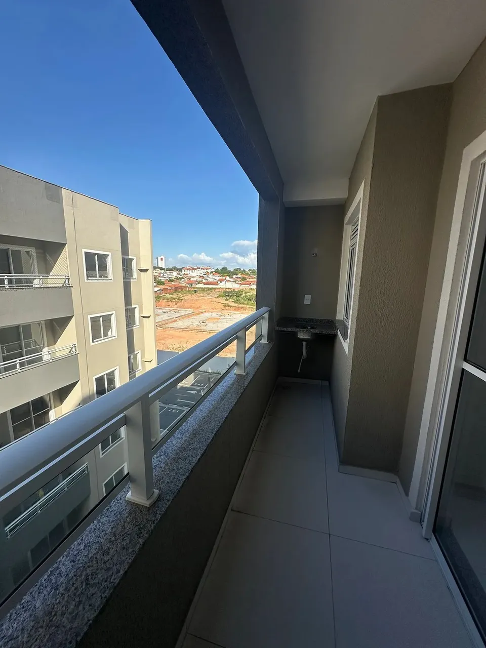 APARTAMENTO NO PRIME CALHAU COM 3 QUARTOS- NASCENTE
