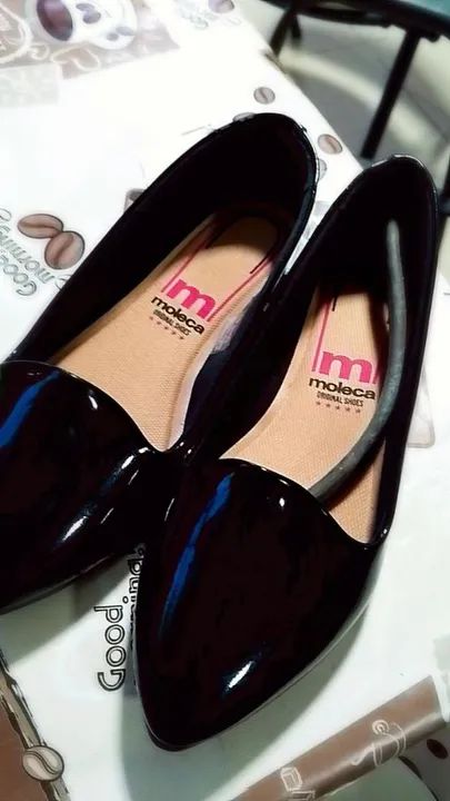 Par de Sapatos Moleca Pretos