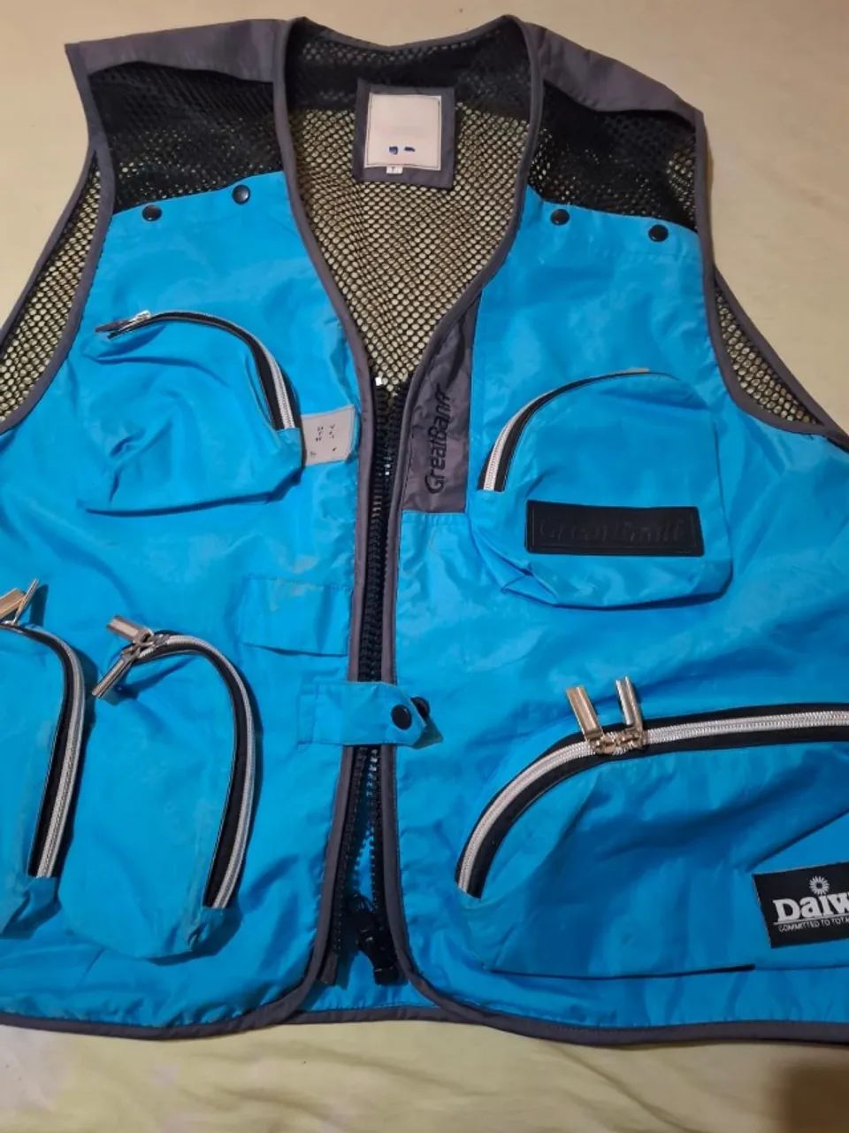 Colete de Pesca Daiwa Greatbank semi novo - Foto 6