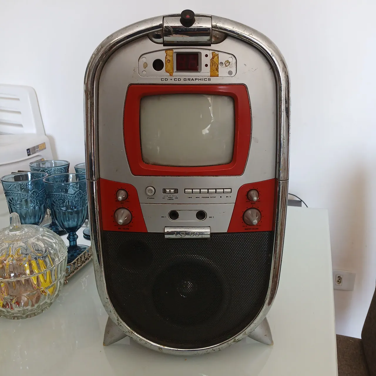 Raro mini karaoke Vintage com TV e CD e câmera