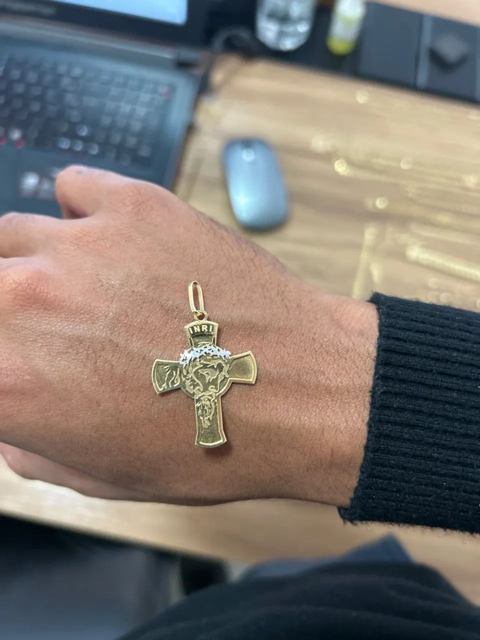 Pingente crucifixo ouro 18k com  - Foto 2