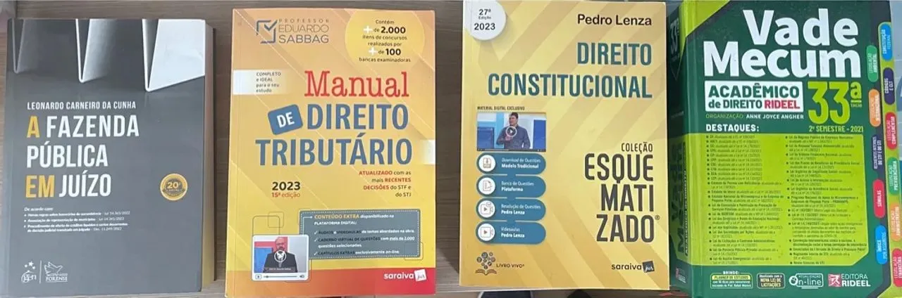 Livros de Direito - Leia a Descrição