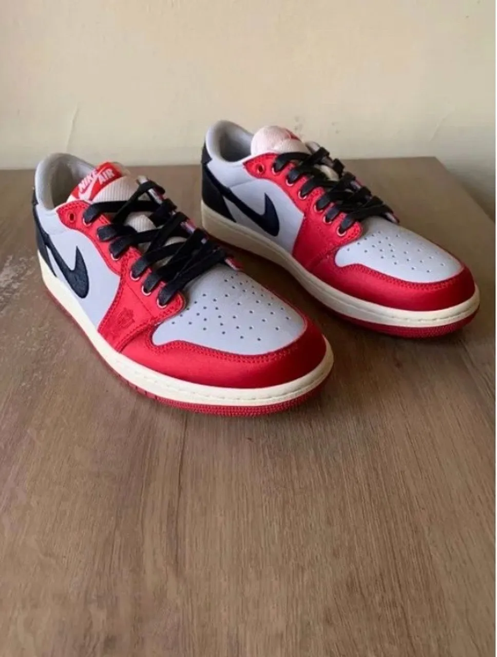 Jordan 1 low og trophy room