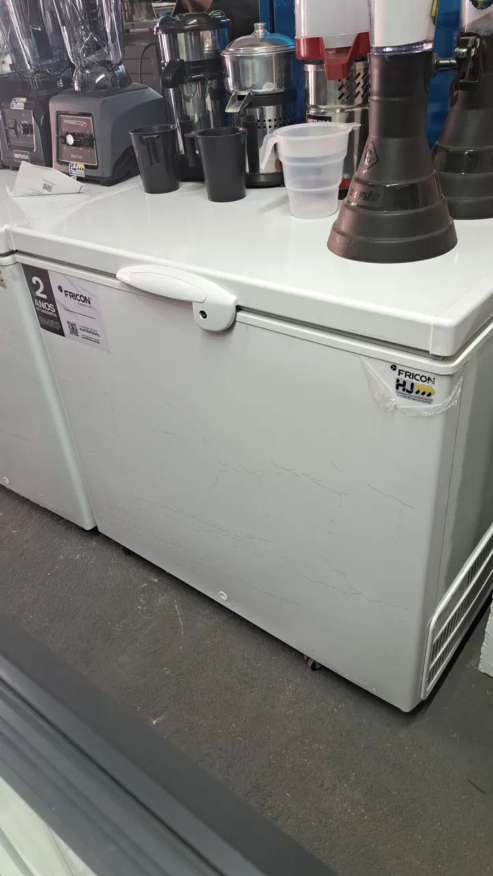 A. Freezer 311 litros novo horizontal tampa cega