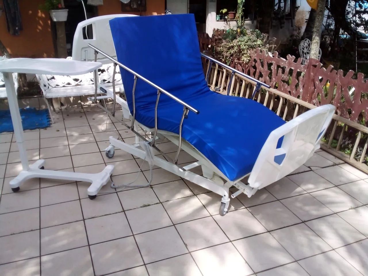 Cama hospitalar articulada elétrica 8 m.