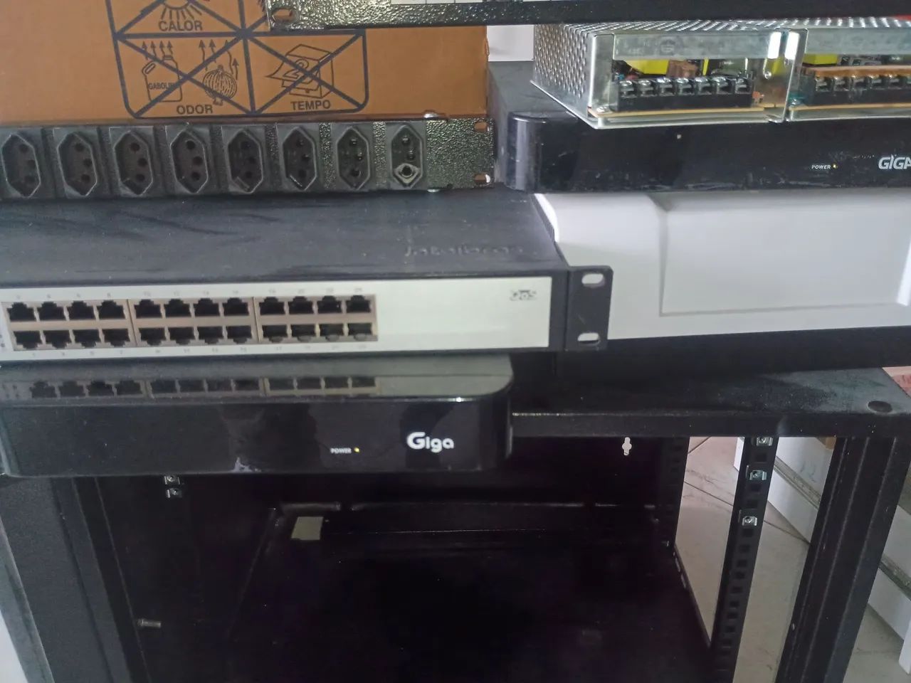 Rack  + equipamentos de rede + equipamentos de telefonia - Foto 3