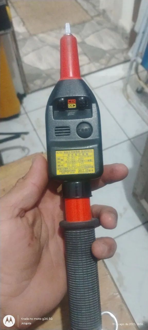 AC/DC Voltage Tester Instrument
