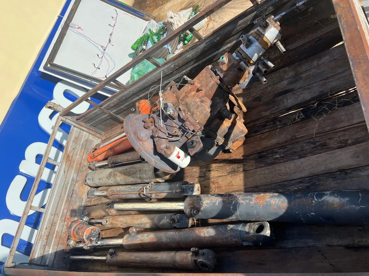 Peças para Retroescavadeiras - Diversas peças Fb80.2 Fb80.3 New Holand , case e outras   - Foto 2