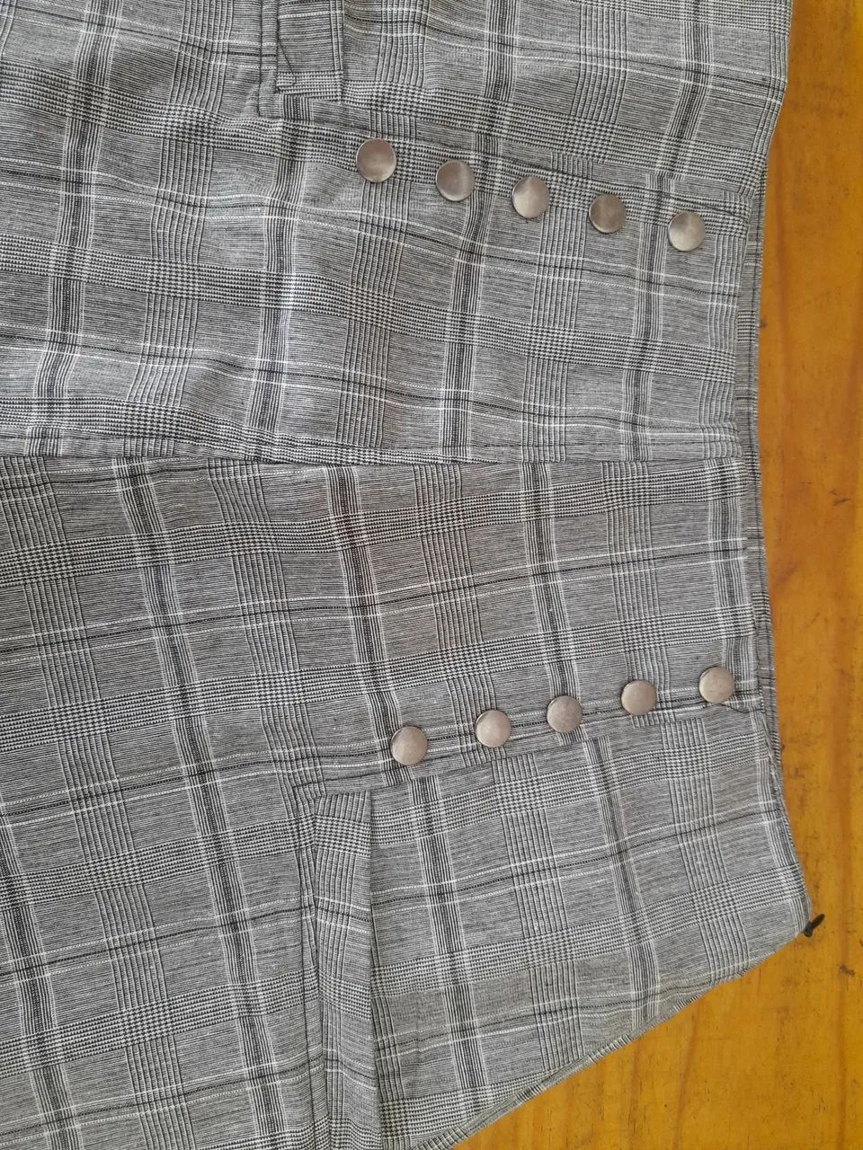 Conjunto moderno: Body preto e saia xadrez - Foto 5